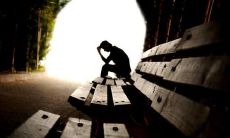 如何转换消极的句子为积极的表达方式：探讨消极态度的影响及其影响因素，提供有效的改善策略和技巧