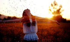 发现自己身处浩瀚宇宙中的孤独感，看这些空间伤感的句子，感受内心独白带有心动图片