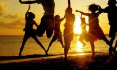 收录多位名人的探讨友谊的经典语录，带给你对友谊的深刻思考与启示