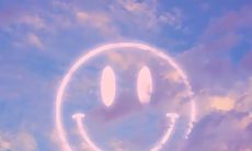 温暖阳光照耀，给予人们舒适和快乐