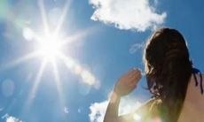 “炎热如火，让人连喘气都会感觉像抽油烟机”：十句幽默搞笑描述天气炎热的口水话