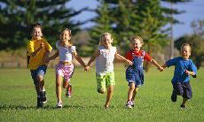 小朋友快乐游戏，尽情享受欢乐时光的语句