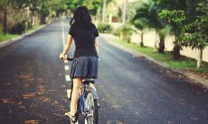 试着以平和的心态，保持内心的安宁，散发积极的能量的话