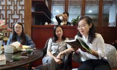 穿越亲缘桎梏的深刻亲情语句