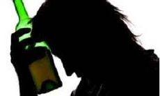 一个人在喝酒时感到悲伤的句子，充满着情感和思考的寓意