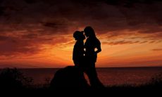 探讨关于永恒、不朽的爱情，构思一些富有感染力的爱情句子