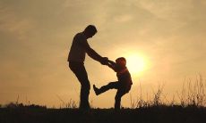 感恩与赞美：用温馨的语言表达对父亲的感激和敬爱