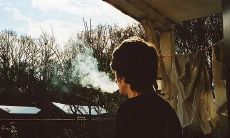 如何应对父亲长期赌博导致的失望与痛苦：一位儿子的经历与思考