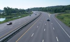 如何在城市中避免拥堵并提高交通效率？探讨关于道路规划、交通管理和出行方式的策略