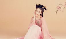 如何用诗句形容女子气质清雅，让人心驰神往；如何用诗句形容女子安静美好，让人感到人间仙境？