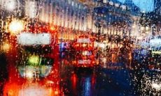 在下雨天也能保持幽默与关怀的短信问候