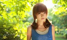 —— 一个受欢迎的社交媒体平台，允许用户在其个人空间中发布短文、图片、视频以及与好友互动的信息