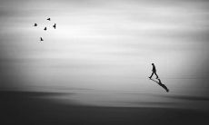 的句子，展现朋友失望的感觉：因为朋友的行为或言论，让我深感背叛与失望，并且对我们的关系产生了无法弥补的破坏