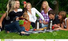 分享好友周末美好时光：畅游欢快的友谊世界