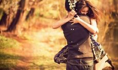 满怀喜悦、欢欣鼓舞、兴高采烈、快乐狂欢的形容句子