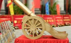 热情祝福迎接开张大吉，愿新店营销更上一层楼，生意兴隆财源广进！