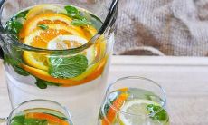 经历了亲情的聚会，然后必须分别的尴尬情境下所说出来的话语