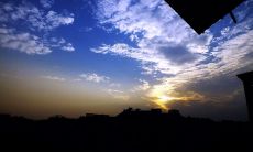 用更富表现力的方式改写标题：