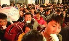 沉浸于生活艰辛中心路漫漫无助的表达