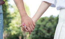 七夕情侣发的各种表达浓浓情感的恩爱说说，温馨感人，让人感慨爱情的伟大！